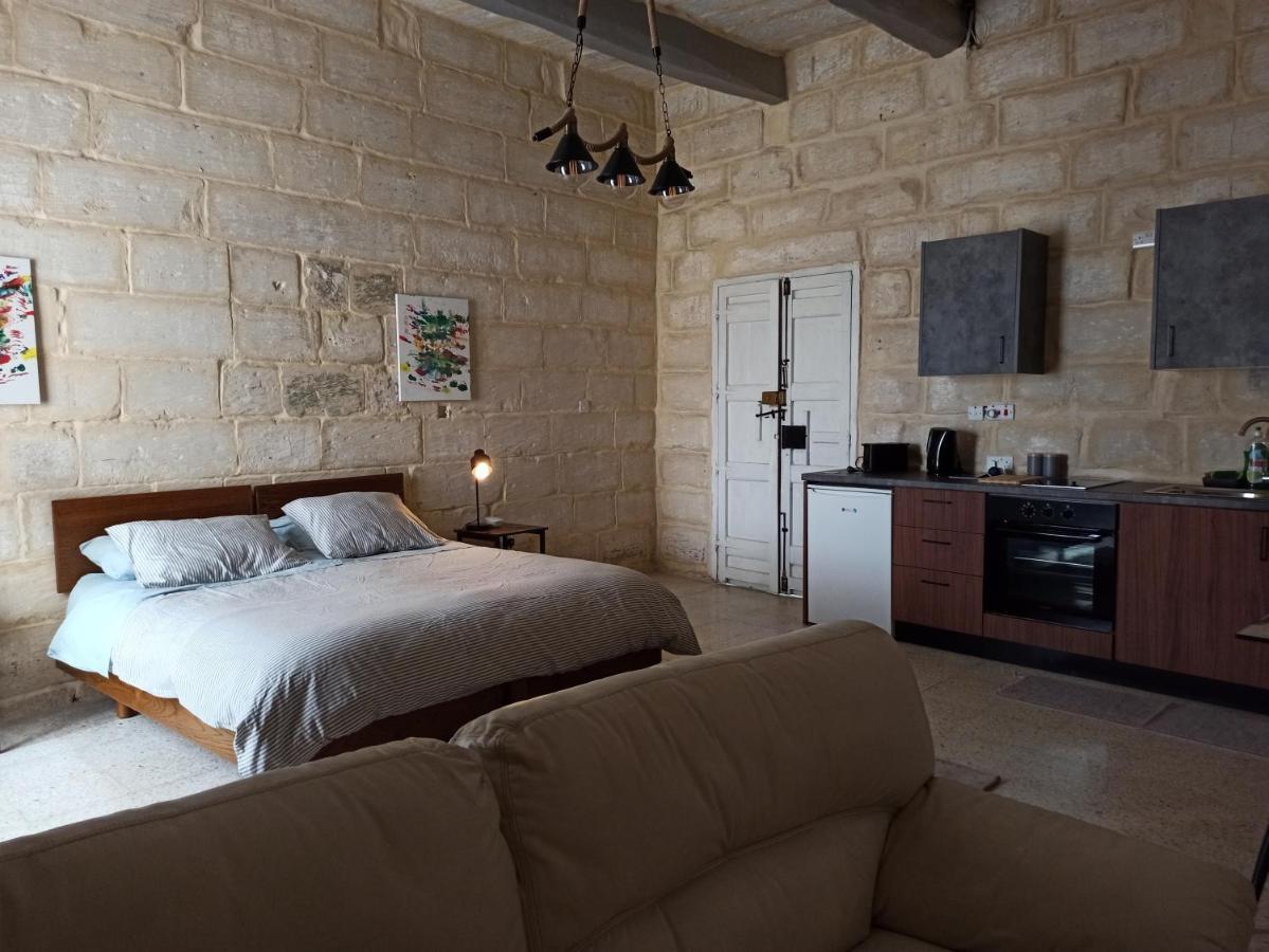 Beautiful Studio Apartment In Qormi Malta Exterior photo